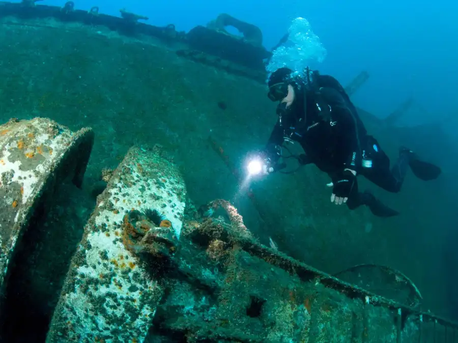 American Diving crew on the Diver I dive platform